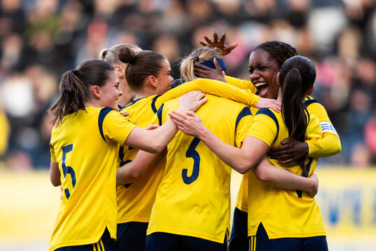 Emma Östlund of Sweden celebrate with team mates