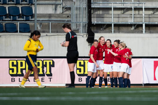 Emma Godø of Norway celebrate