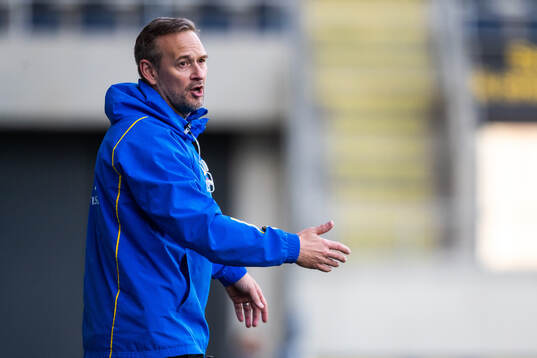 Head coach Martin Qwarmans Möller of Sweden