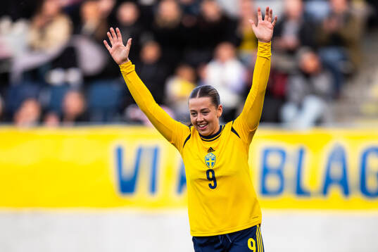 Cornelia Kapocs of Sweden celebrates