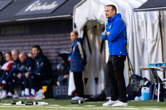 Head coach Martin Qwarmans Möller of Sweden