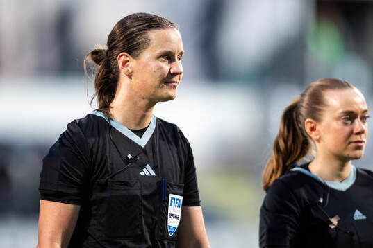Referee Lovisa Johansson