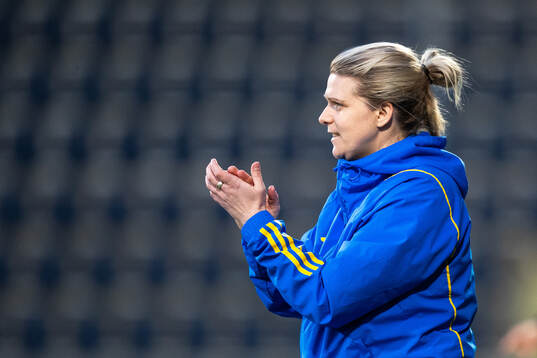 Goalkeeper coach Emelie Lundberg