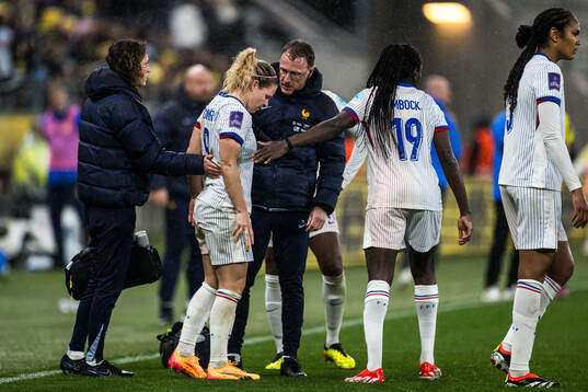 Eugénie Le Sommer of France in pain