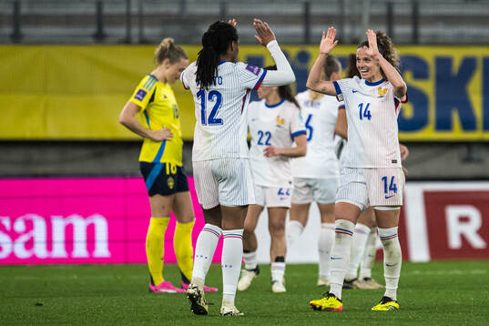 Marie-Antoinette Katoto and Sandie Toletti celebrate