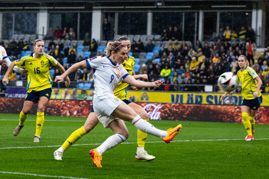 Eugénie Le Sommer of France