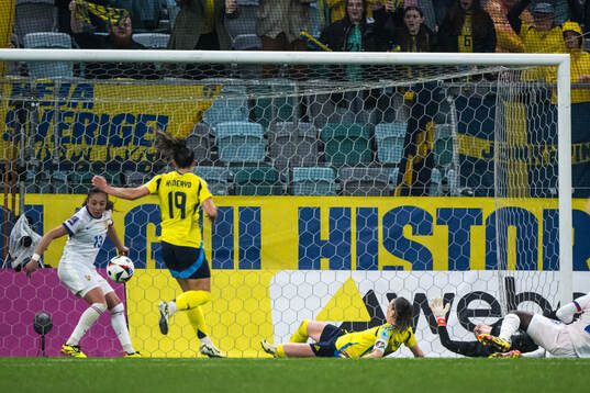 Johanna Rytting Kaneryd and Kosovare Asllani of Sweden