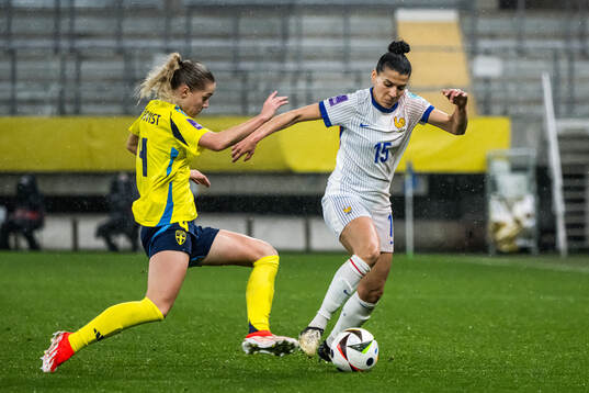 Hanna Lundkvist of Sweden and Kenza Dali of France