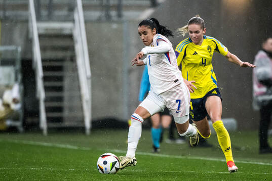 Sakina Karchaoui of France and Hanna Lundkvist of Sweden