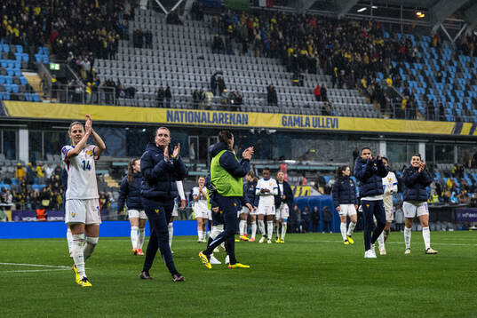 Players of France celebrates