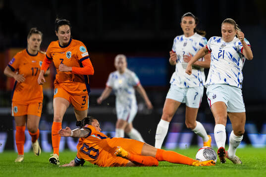 Sherida Spitse of Netherlands and Lisa Naalsund  of Norway