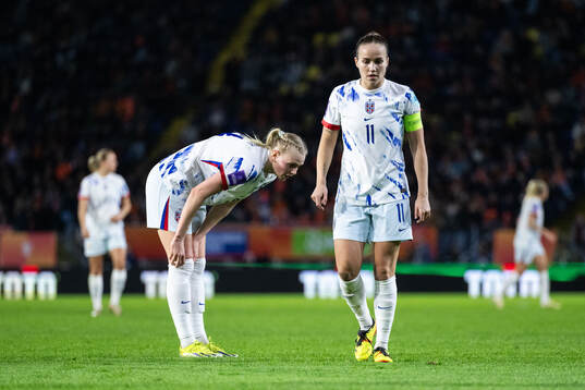 Karina Sævik  and Guro Reiten of Norway look dejected