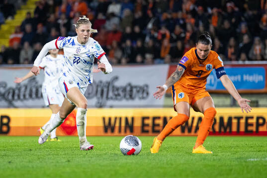 Sophie Roman Haug of Norway and Sherida Spitse of