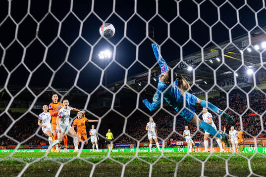 Lineth Beerensteyn of Netherlands scores 1-0 behind Justine