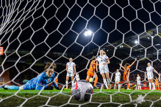 Goalkeeper Cecilie Fiskerstrand, Ingrid Syrstad Engen,