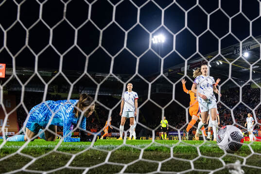 Goalkeeper Cecilie Fiskerstrand, Ingrid Syrstad Engen and