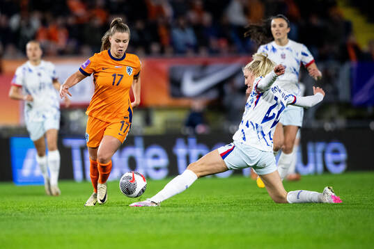 Victoria Pelova of Netherlands and Sophie Roman Haug of