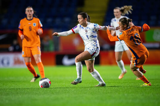 Tuva Hansen of Norway and Kerstin Casparij of Netherlands
