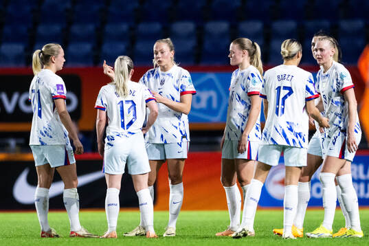 Guro Bergsvand of Norway with Lisa Naalsund, Thea Bjelde,
