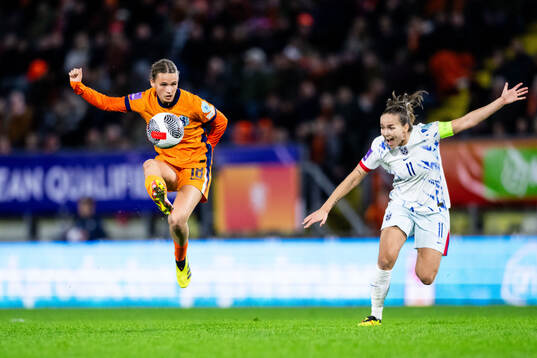 Kerstin Casparij of Netherlands and Guro Reiten of Norway