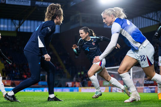 Tuva Hansen and Sophie Roman Haug of Norway