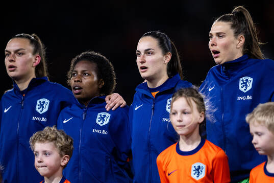 Romée Leuchter, Lineth Beerensteyn, Caitlin Dijkstra and