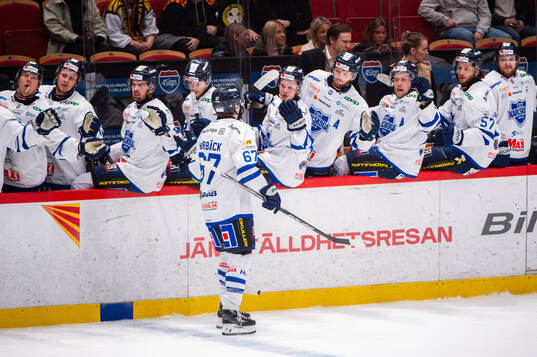 Karlskogas Jesper Norbäck jublar