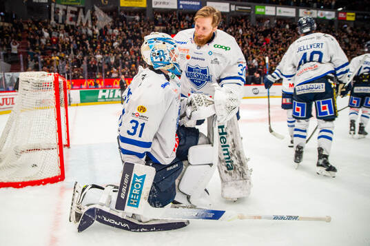 Karlskogas målvakt Marcus Hellgren Smed och målvakt
