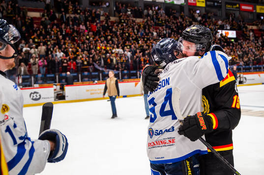 Karlskogas Henrik Larsson och Brynäs Simon Bertilsson