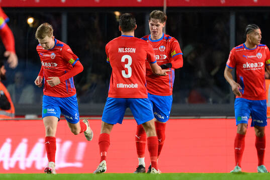 Helsingborgs Taylor Silverholt jublar med lagkamrater
