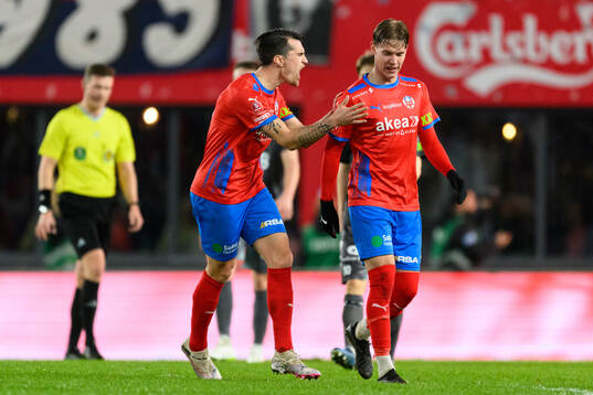 Helsingborgs Jon Birkfeldt och Taylor Silverholt jublar