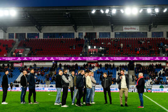Handbollslaget OV Helsingborgs herrar hyllas på innerplan