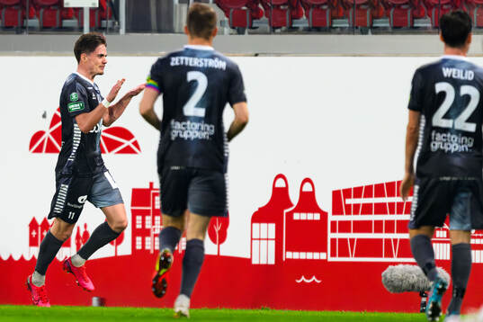 Brages Johan Arvidsson jublar