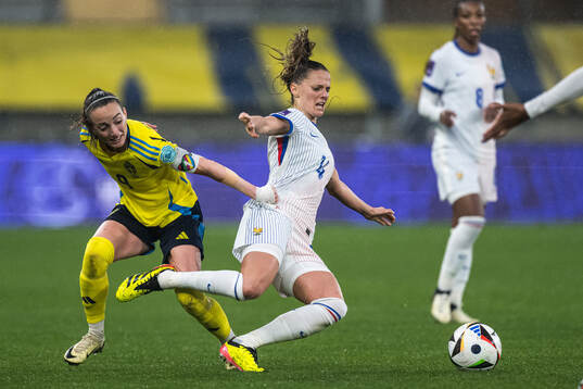 Kosovare Asllani of Sweden and Estelle Cascarino of France