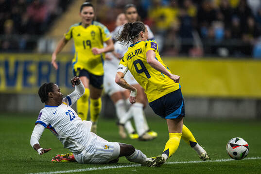 Vicki Becho of France and Kosovare Asllani of Sweden