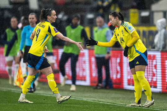 Kosovare Asllani and Rusul Rosa Kafaji of Sweden