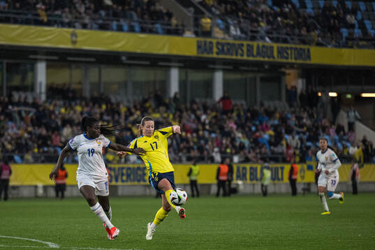 Griedge Mbock Bathy of France and Anna Anvegård of Sweden