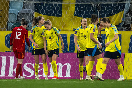 Players of Sweden looks dejected
