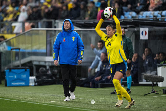 Head coach Peter Gerhardsson and Rusul Rosa Kafaji of Sweden