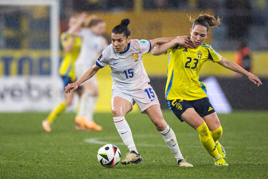 Kenza Dali of France and Elin Rubensson of Sweden