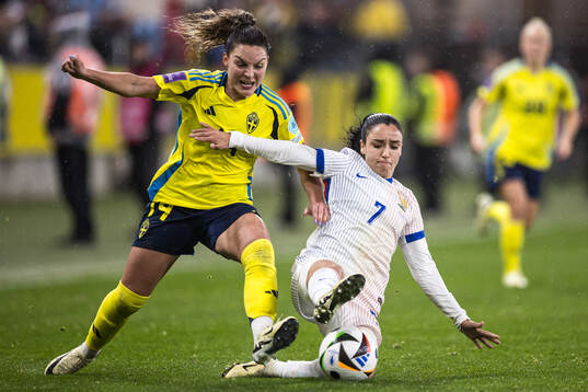 Johanna Rytting Kaneryd of Sweden and Sakina Karchaoui of