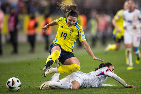 Johanna Rytting Kaneryd of Sweden and Sakina Karchaoui of