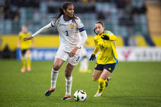 Wendie Renard of France and Rusul Rosa Kafaji of Sweden