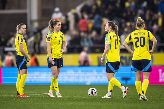 Players of Sweden look dejected