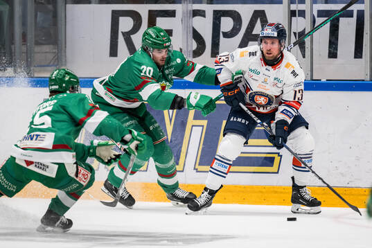 Rögles Lian Bichsel och Växjös Dylan McLaughlin