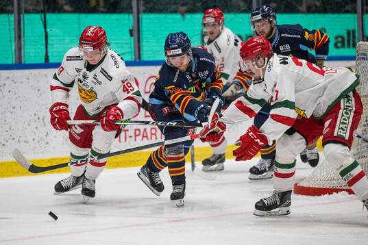Djurgårdens Emil Berglund mot Moras Ludvig Levinsson och