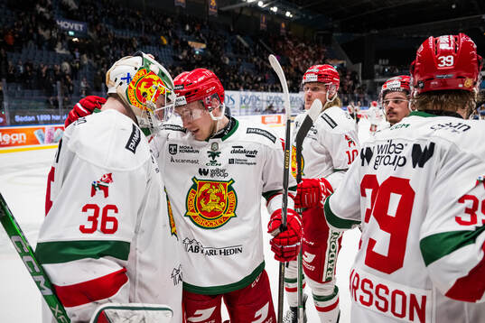 Moras målvakt Waltteri Ignatjew och Kalle Kratz jublar