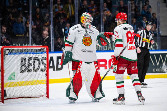 Moras målvakt Waltteri Ignatjew jublar med Roope Laavainen