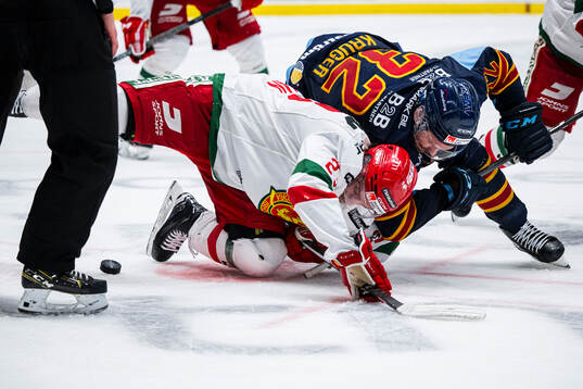 Moras Chad Yetman och Djurgårdens Marcus Krüger