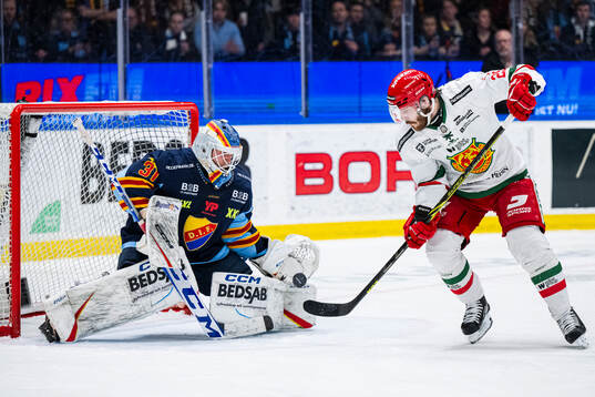 Djurgårdens målvakt Viktor Andrén och Moras Johan Persson